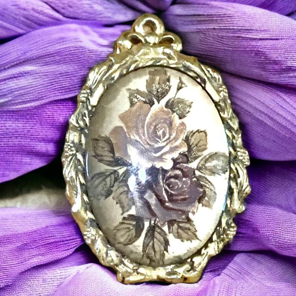 Vintage Large Locket Perfume Heavy Gold Tone Pendant Floral Design Glass Setting